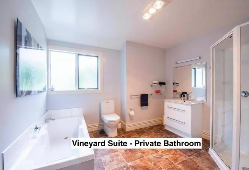 Aamiaismajoitus (B&B) Grey Ridge Vineyard Experience