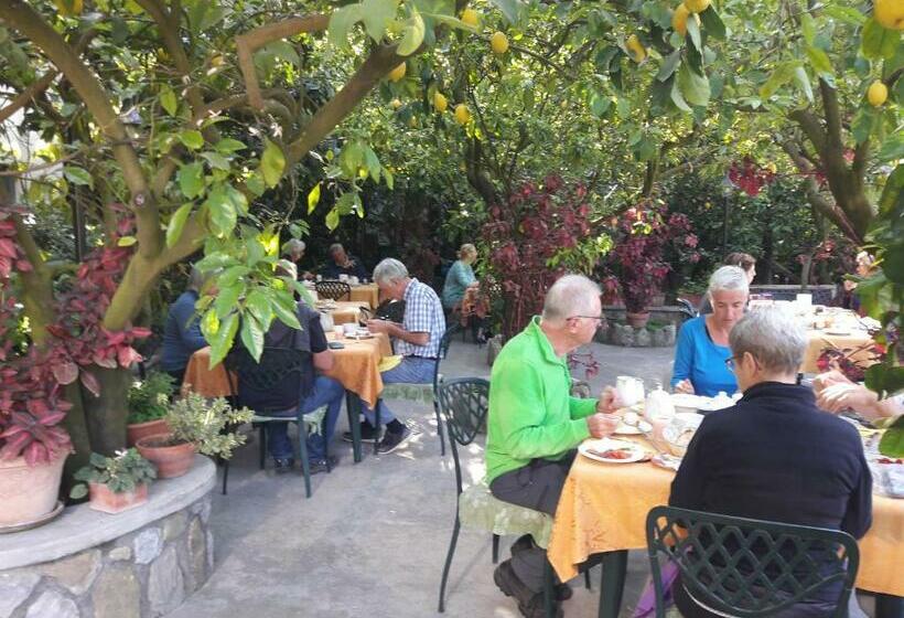 בית מלון כפרי La Lobra Dépendance