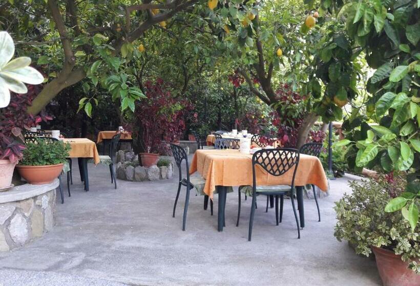 בית מלון כפרי La Lobra Dépendance