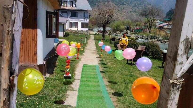 בית מלון כפרי White House