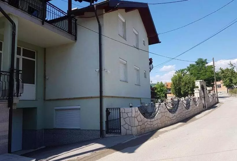 پانسیون Guest House Dinka