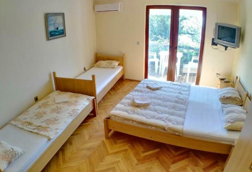 پانسیون Guesthouse Obala