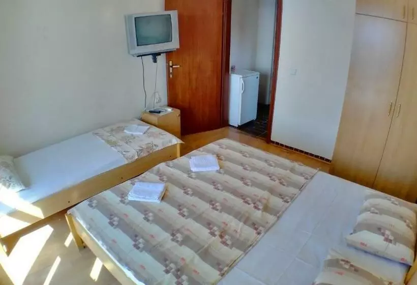 پانسیون Guesthouse Obala