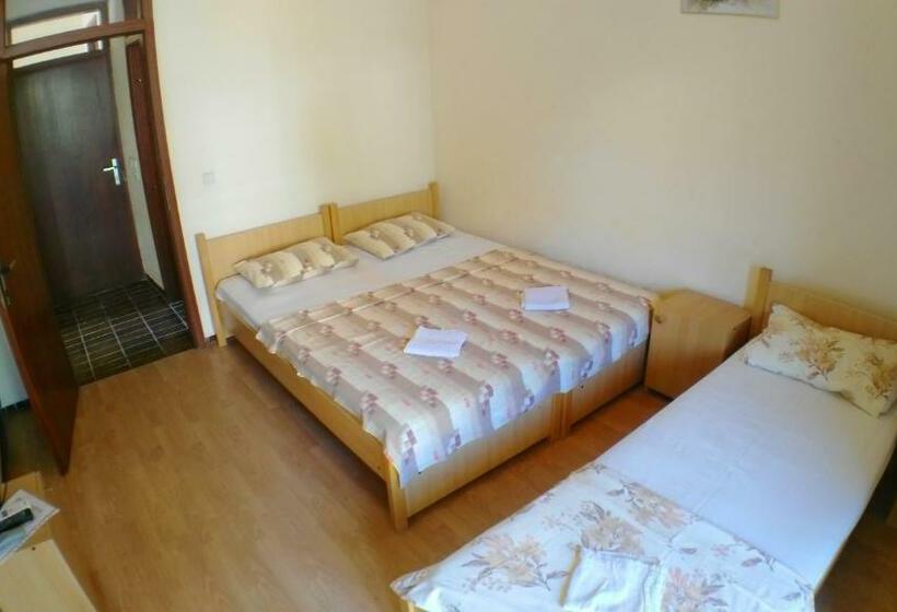 پانسیون Guesthouse Obala