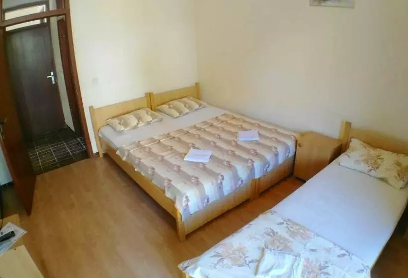 پانسیون Guesthouse Obala