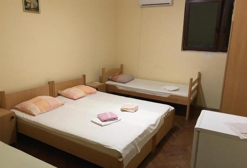 پانسیون Guesthouse Obala