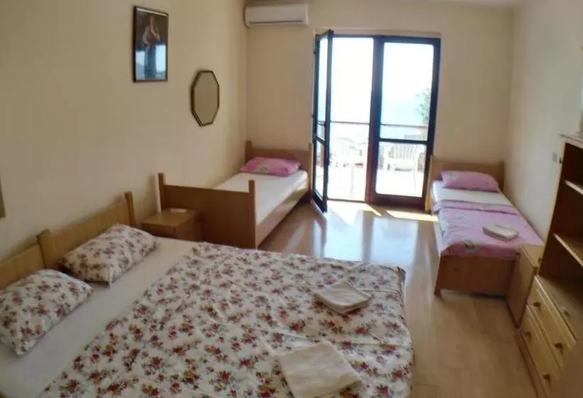 پانسیون Guesthouse Obala