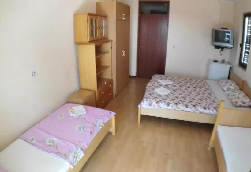 پانسیون Guesthouse Obala