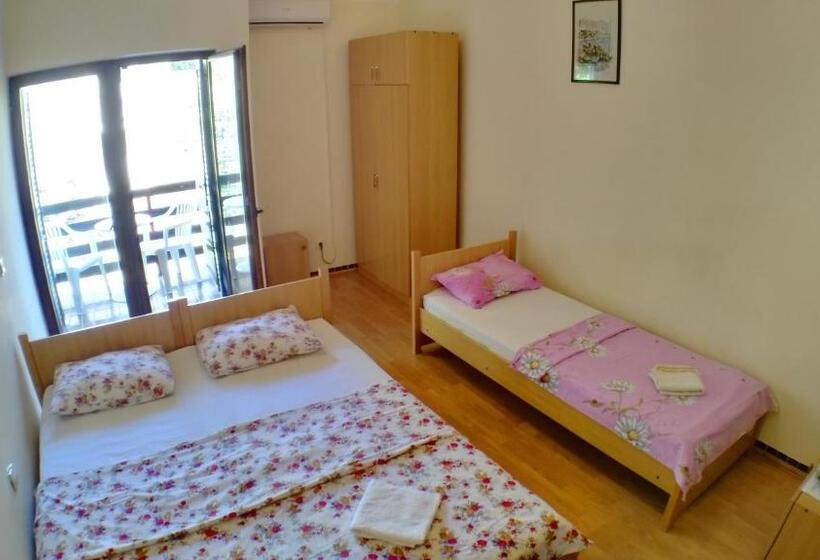 پانسیون Guesthouse Obala
