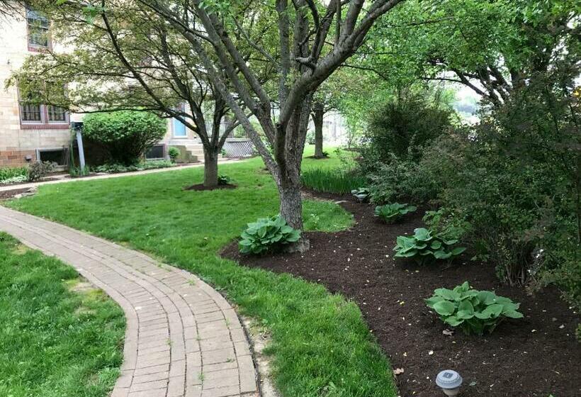 فندق صغير Hocking Hills Inn