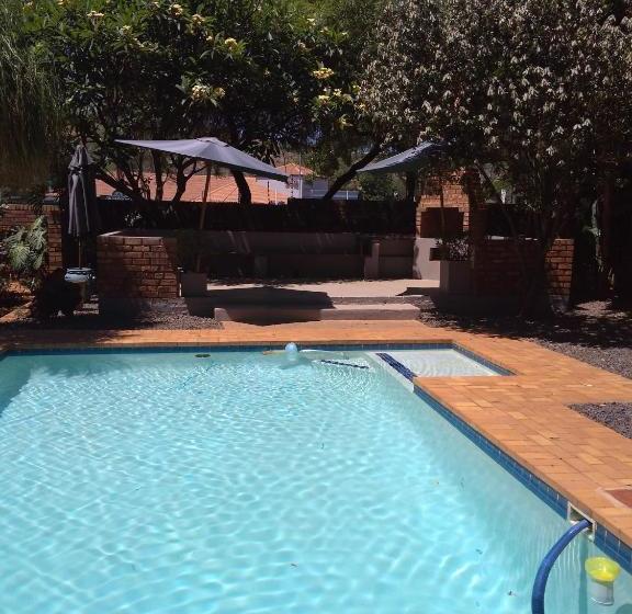 Pensão A Knights Rest Guesthouse