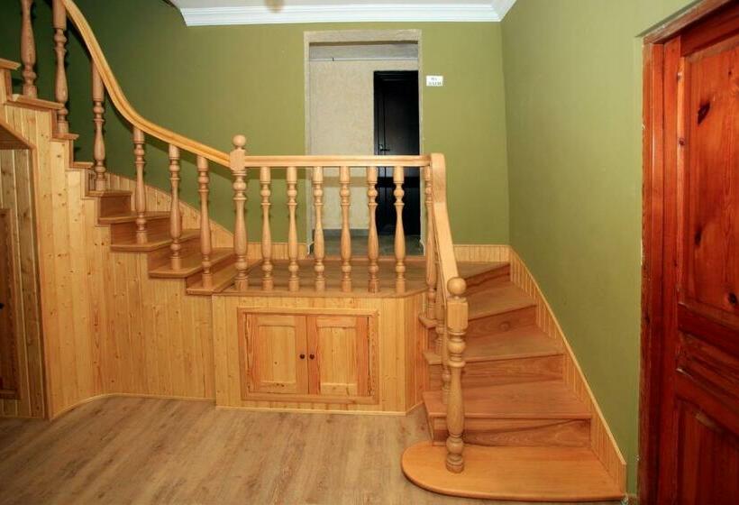 پانسیون Bucha`s Guest House & Wine Cellar