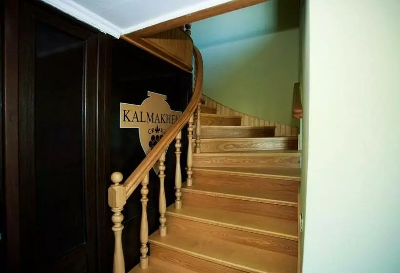 پانسیون Bucha`s Guest House & Wine Cellar