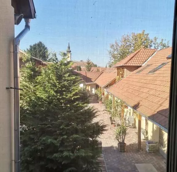 Lika Panzió Gyula