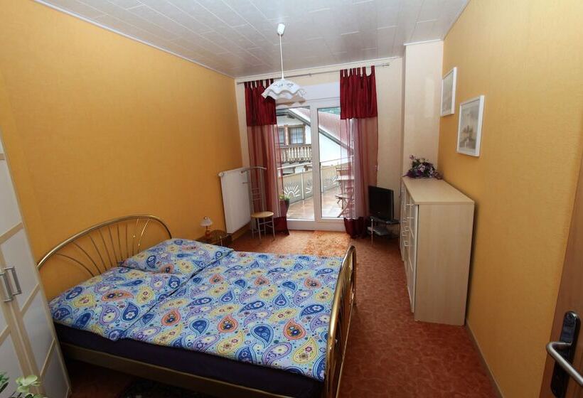 Pensió Gästehaus Alexanna