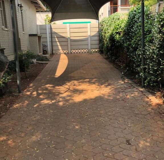 ペンション Muckleneuk Guest House