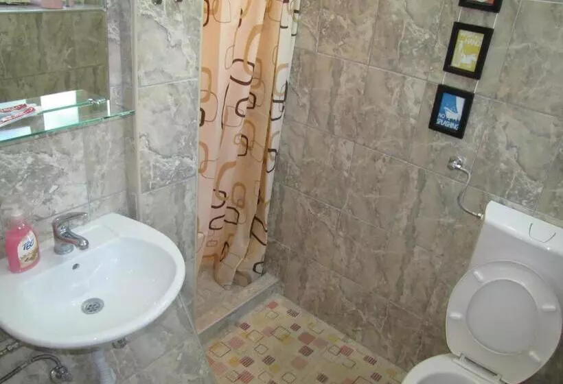 پانسیون The House Apartments & Guest Rooms