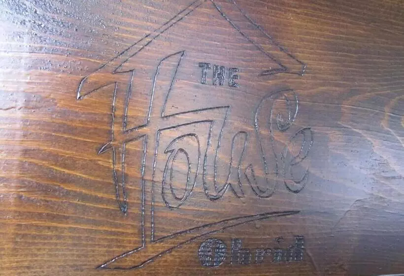 پانسیون The House Apartments & Guest Rooms