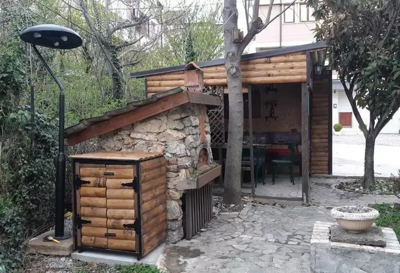 پانسیون The House Apartments & Guest Rooms