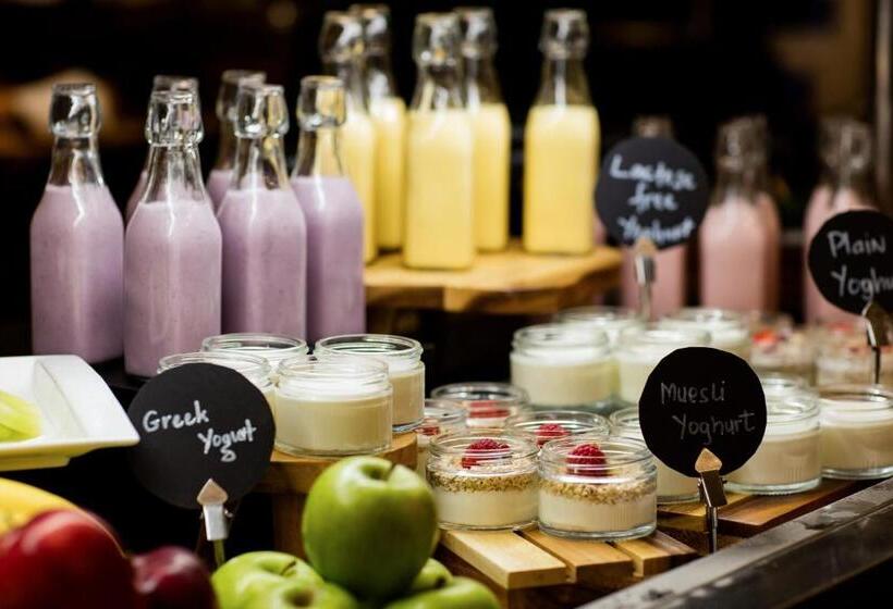 The Diplomat Radisson Blu Residence