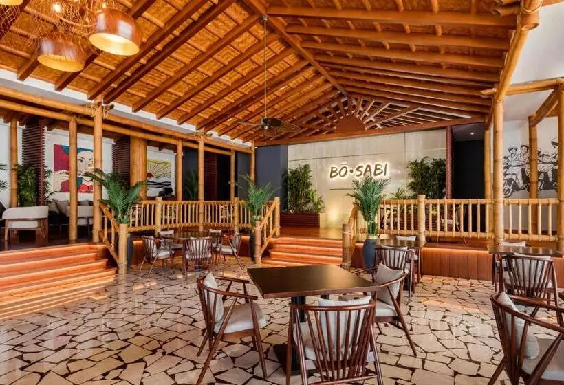 The Diplomat Radisson Blu Residence