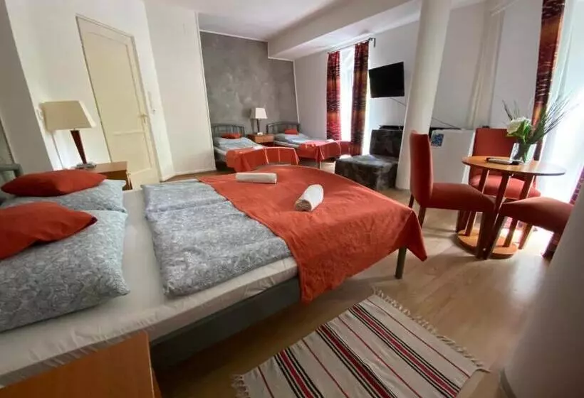 Aamiaismajoitus (B&B) Belvárosi Panzió