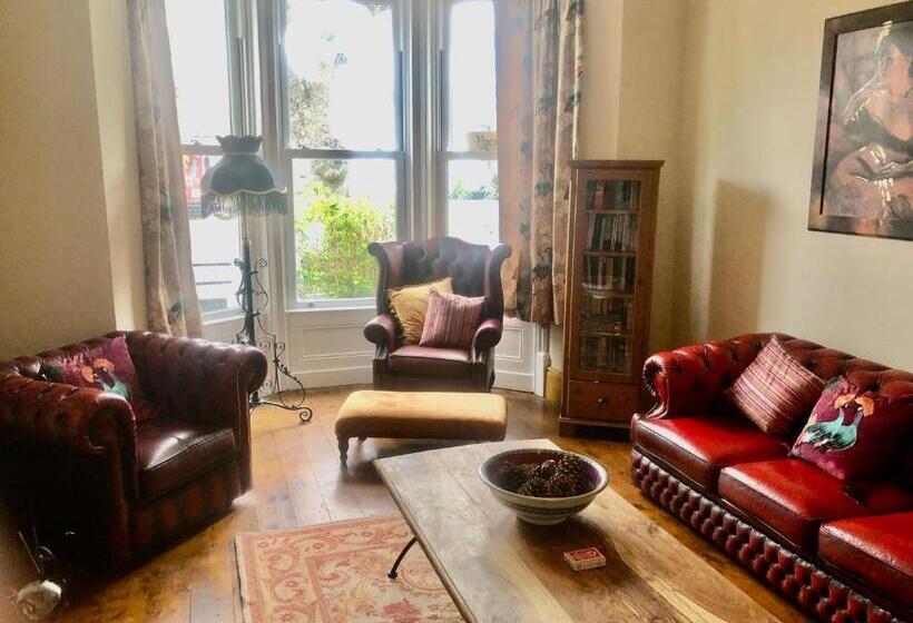 膳宿费 Mulberry House