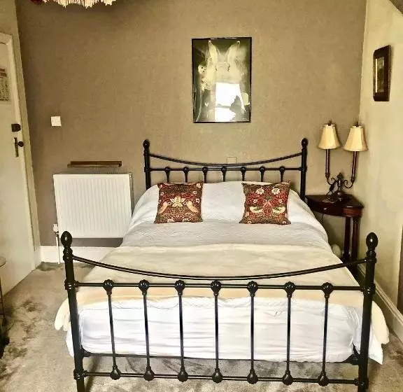 پانسیون Mulberry House