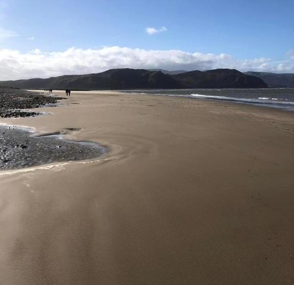 膳宿费 Mulberry House