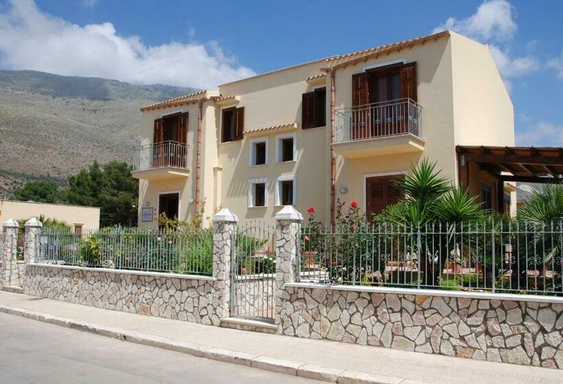 ベッドアンドブレックファースト Aurora Castelluzzo