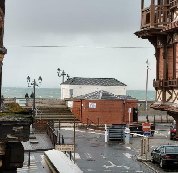 تختخواب و صبحانه Chambres D'hôtes La Petite Salamandre