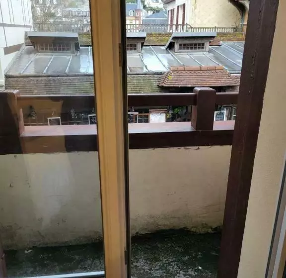 Aamiaismajoitus (B&B) Chambres D'hôtes La Petite Salamandre