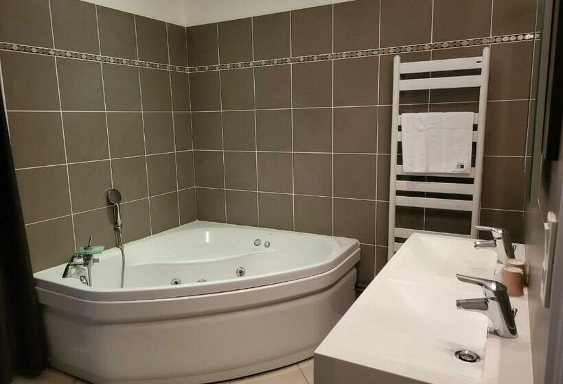 تختخواب و صبحانه Chambres D'hôtes La Petite Salamandre