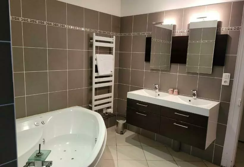 Aamiaismajoitus (B&B) Chambres D'hôtes La Petite Salamandre