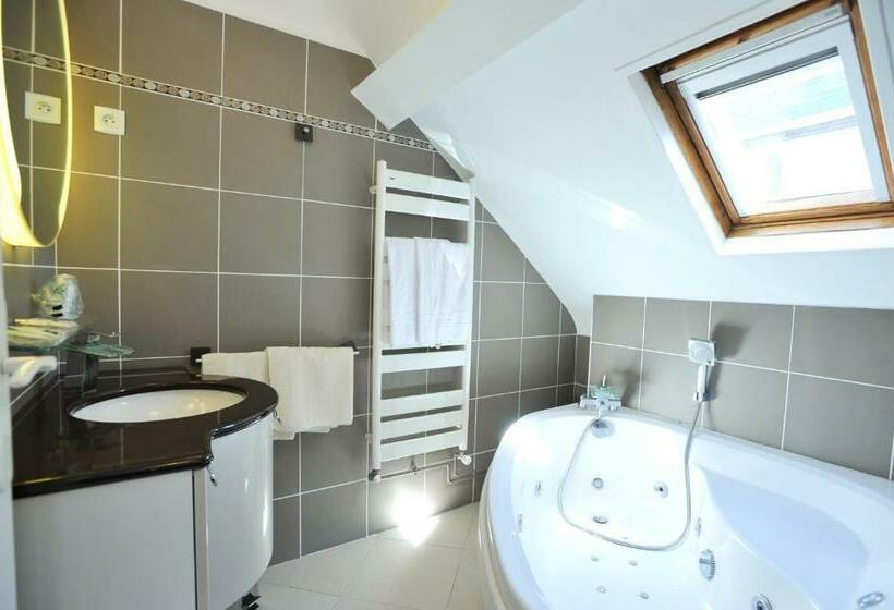 تختخواب و صبحانه Chambres D'hôtes La Petite Salamandre