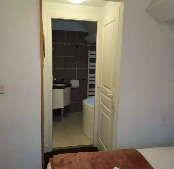 Aamiaismajoitus (B&B) Chambres D'hôtes La Petite Salamandre