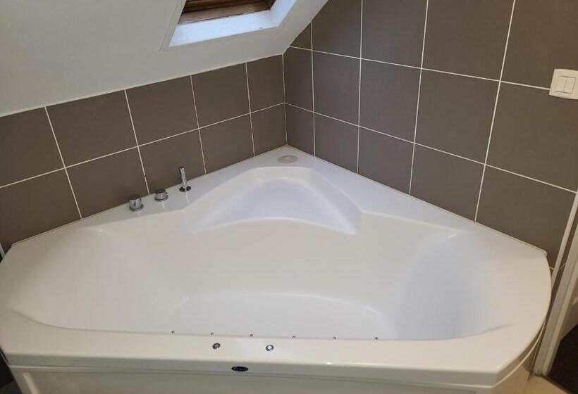 تختخواب و صبحانه Chambres D'hôtes La Petite Salamandre