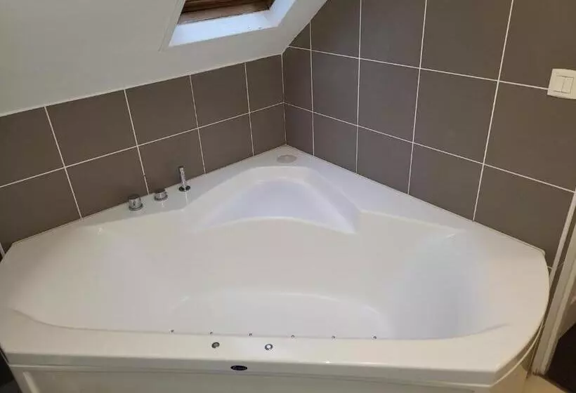 Aamiaismajoitus (B&B) Chambres D'hôtes La Petite Salamandre