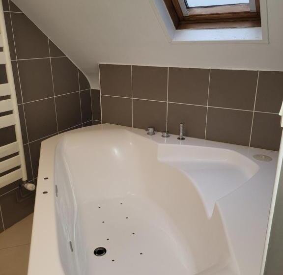 تختخواب و صبحانه Chambres D'hôtes La Petite Salamandre