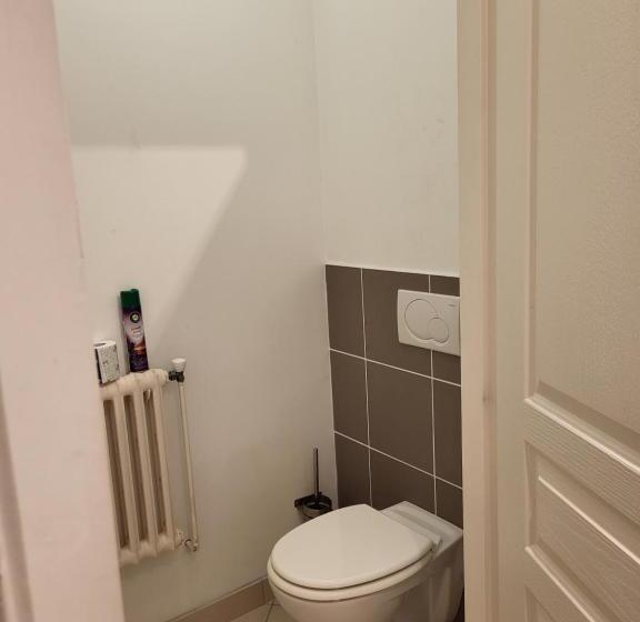 تختخواب و صبحانه Chambres D'hôtes La Petite Salamandre