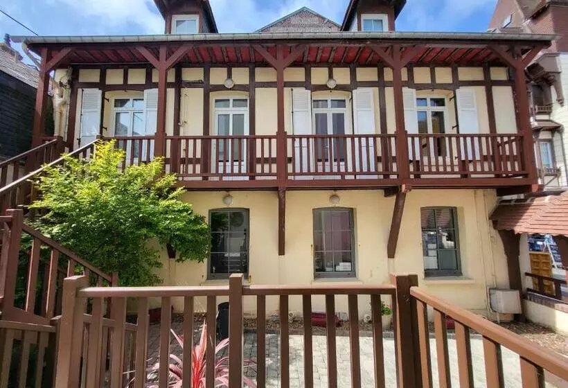 Aamiaismajoitus (B&B) Chambres D'hôtes La Petite Salamandre