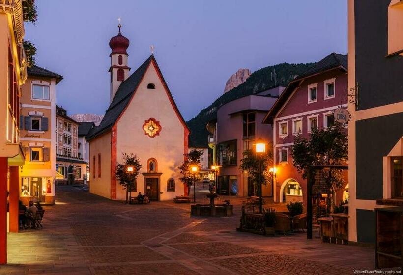 تختخواب و صبحانه Garni Rives