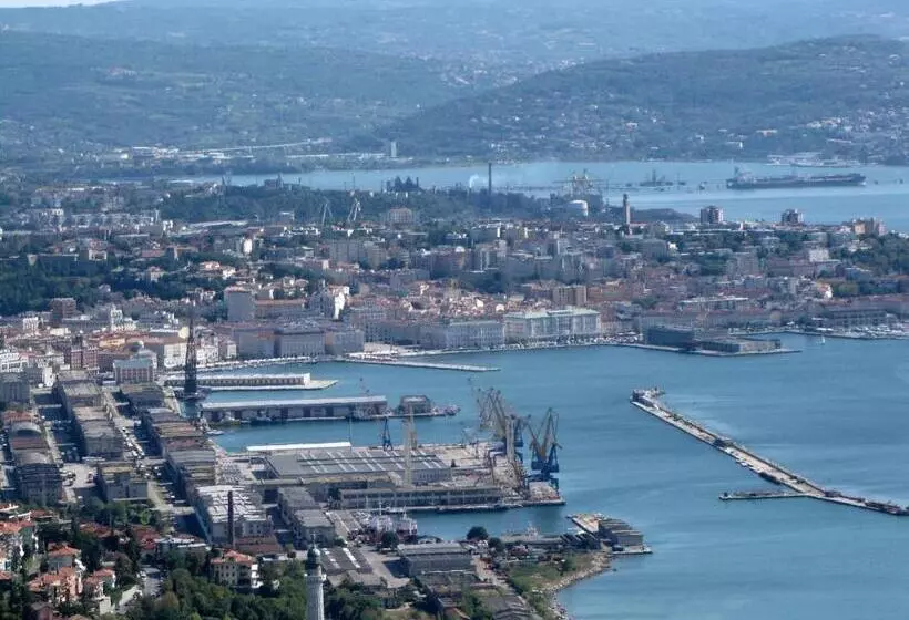 تختخواب و صبحانه Torrebianca