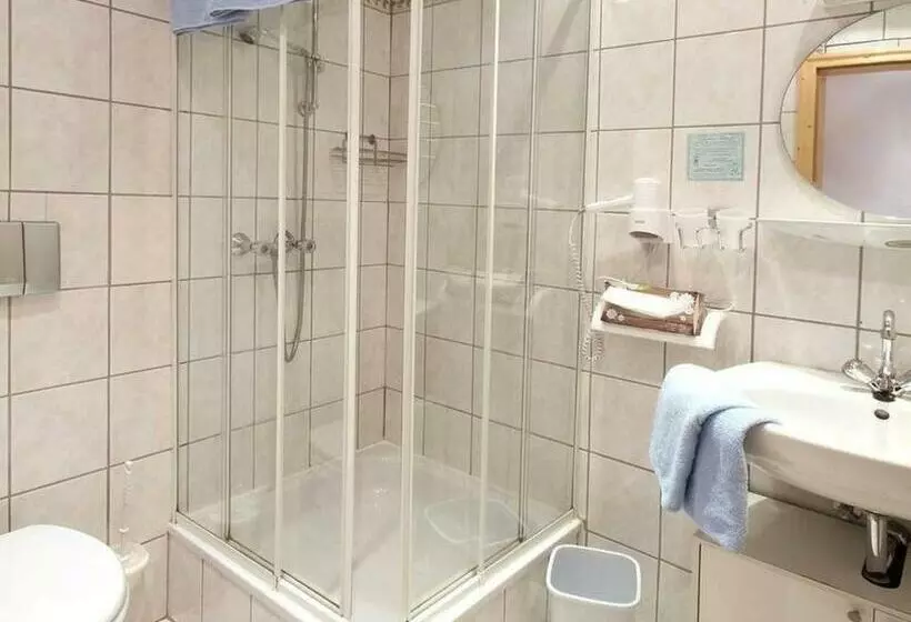 Hotelli Gasthof Zum Burghof