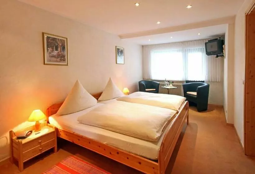 Hotelli Gasthof Zum Burghof