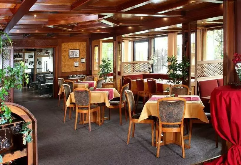 Hotelli Gasthof Zum Burghof