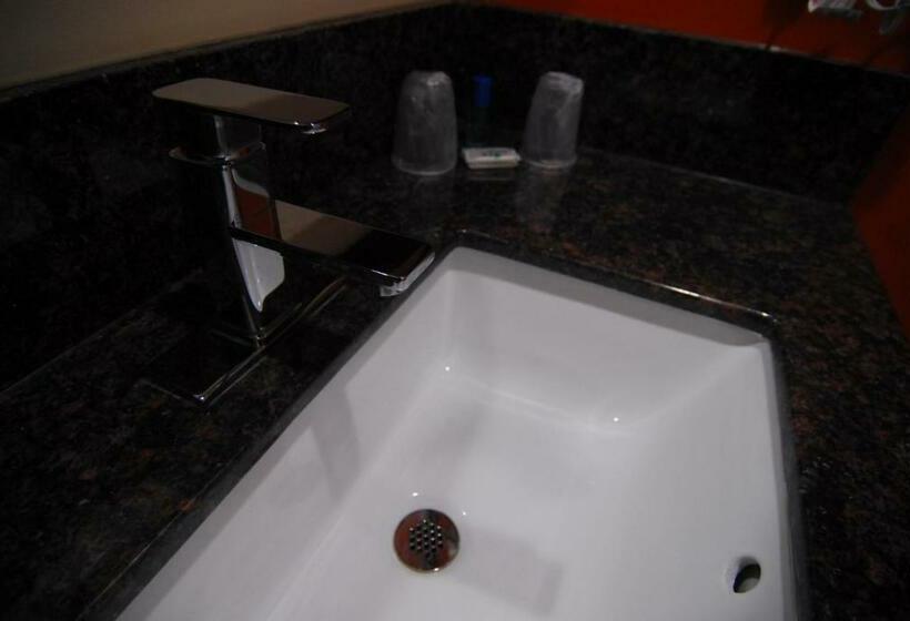 فندق على الطريق Studio City Inn   Near Universal Studios Hollywood