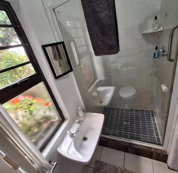 Villa Ocean Crest B&b