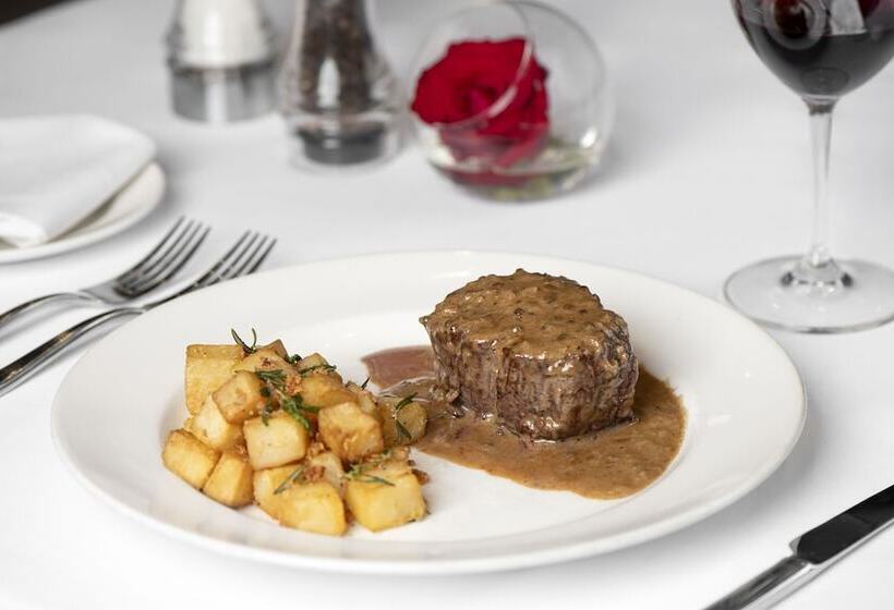 Hotel Acqualina Resort And Residences