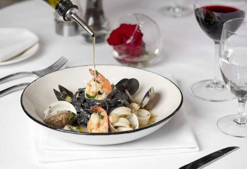 Hotel Acqualina Resort And Residences